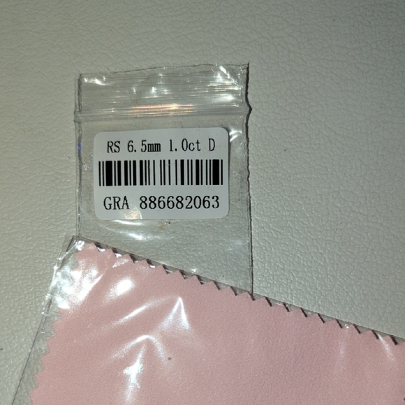 Moissanite pink heart necklace in case with GRA report and cleaning cloth - Picture 4 of 11